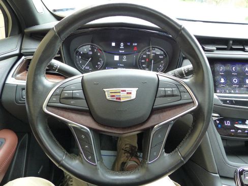 Used 2021 Cadillac XT5 Premium Luxury FWD image 45