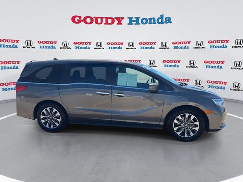 Used 2023 Honda Odyssey EX-L image 2