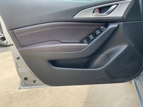 Used 2018 MAZDA MAZDA3 Touring FWD image 20