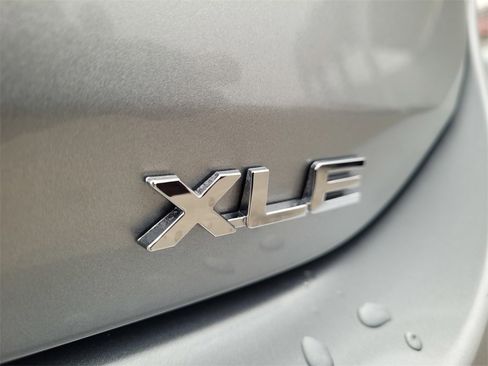 Used 2024 Toyota Highlander XLE image 32