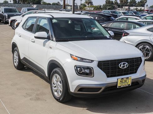 New 2026 Hyundai Venue SE FWD image 3