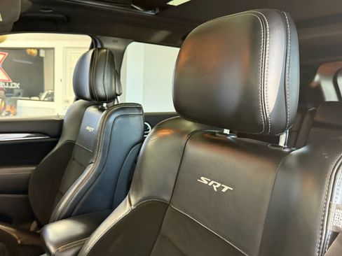 Used 2015 Jeep Grand Cherokee SRT image 9