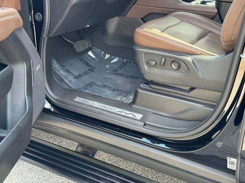 Used 2024 Chevrolet Suburban High Country image 32