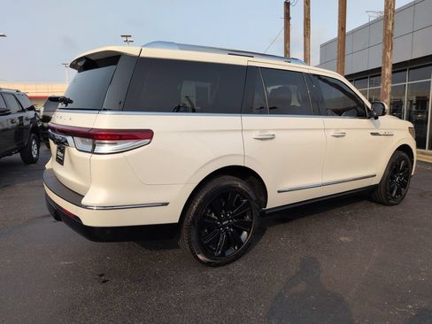 Used 2024 Lincoln Navigator Reserve AWD/4WD image 5