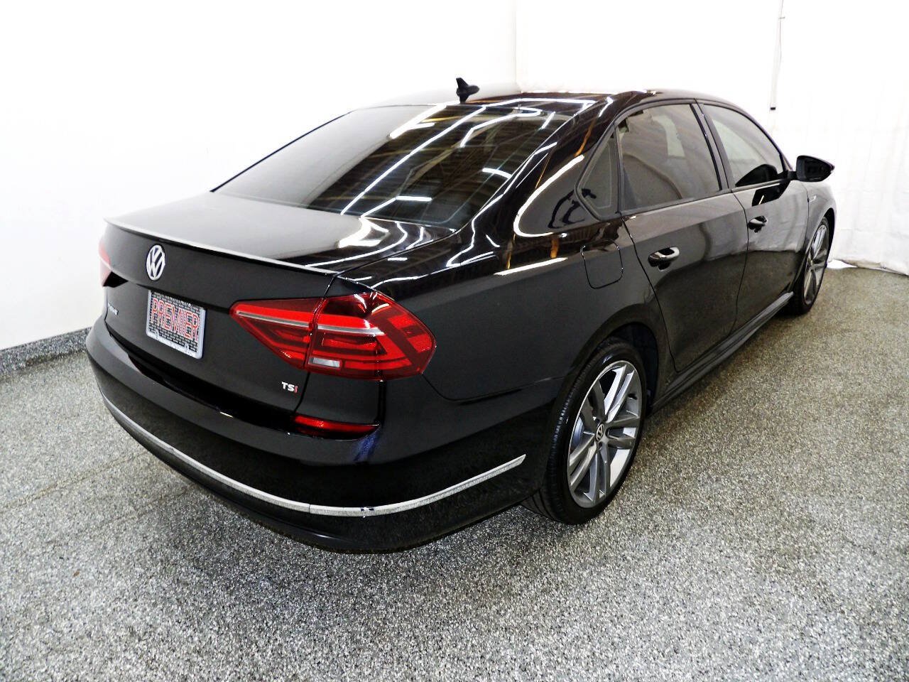 Used 2018 Volkswagen Passat 2.0T S FWD image 6
