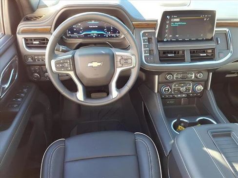 Used 2024 Chevrolet Suburban Premier w/ Premium Package image 31