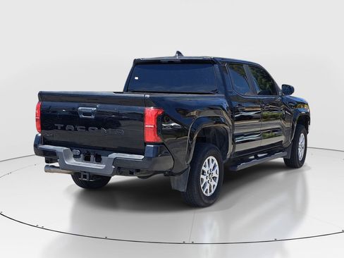 Used 2024 Toyota Tacoma SR5 AWD/4WD image 7