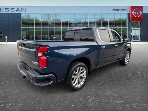 Used 2019 Chevrolet Silverado 1500 High Country w/ Technology Package AWD/4WD image 5