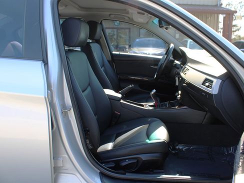 Used 2009 BMW 328i xDrive Sedan image 16