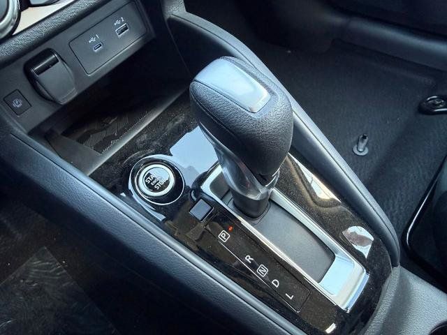 New 2025 Nissan Versa SR w/ Trunk Package FWD image 26