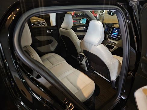Certified 2023 Volvo XC40 B5 Plus w/ Climate Package AWD/4WD image 10