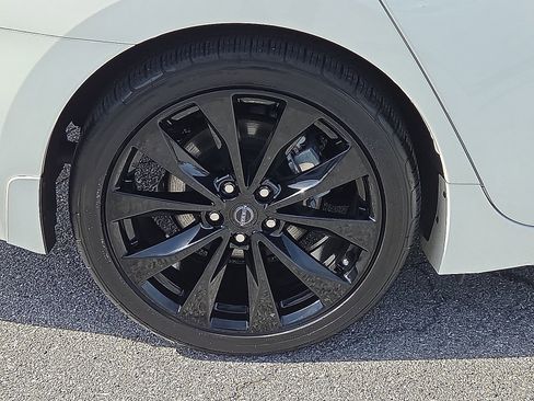 Used 2023 Nissan Maxima SR w/ Sport Mat Group image 7