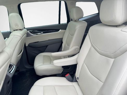 Used 2021 Cadillac XT6 Premium Luxury AWD/4WD image 24