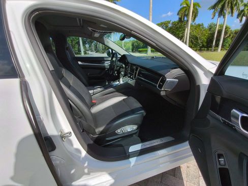 Used 2016 Porsche Panamera S RWD image 40
