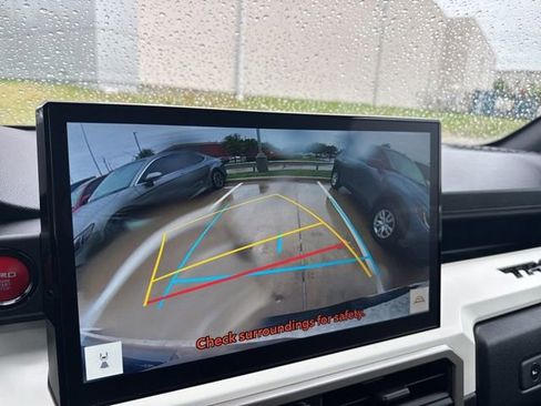 Used 2024 Toyota Tacoma TRD Off-Road image 10