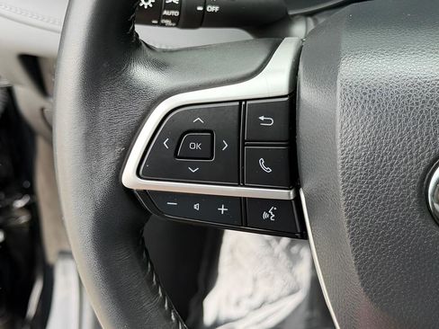 Used 2023 Toyota Highlander XSE FWD image 40