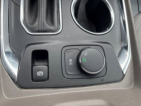 Used 2018 Chevrolet Traverse LT FWD image 26