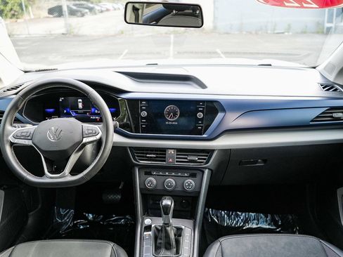 Used 2022 Volkswagen Taos SE FWD image 12