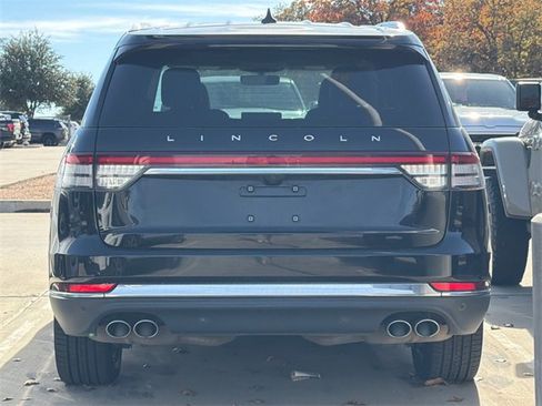 Used 2023 Lincoln Aviator AWD w/ Premium Package image 17