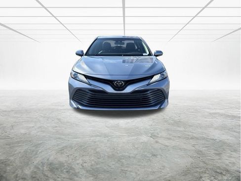 Used 2018 Toyota Camry L image 9