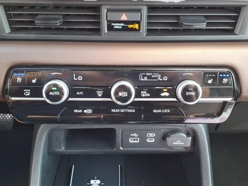 Used 2025 Honda Pilot Elite image 19