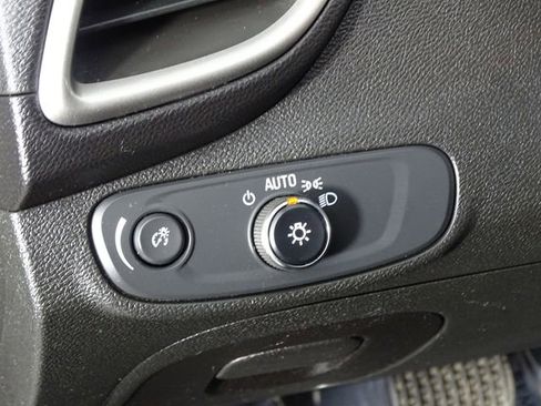 Used 2020 Chevrolet Trax LT w/ LT Convenience Package image 18