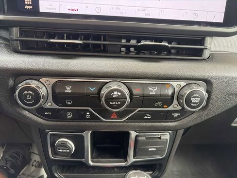 Used 2024 Jeep Wrangler Unlimited Sport AWD/4WD image 16