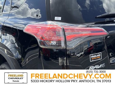 Used 2018 Toyota RAV4 LE FWD image 12