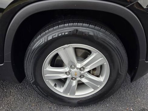 Used 2020 Chevrolet Trax LT w/ Sun & Sound Package image 8