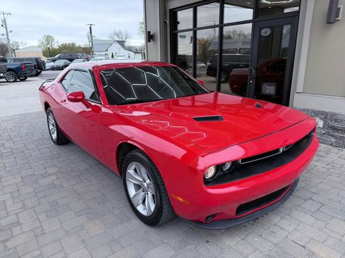 Used 2023 Dodge Challenger SXT RWD image 21