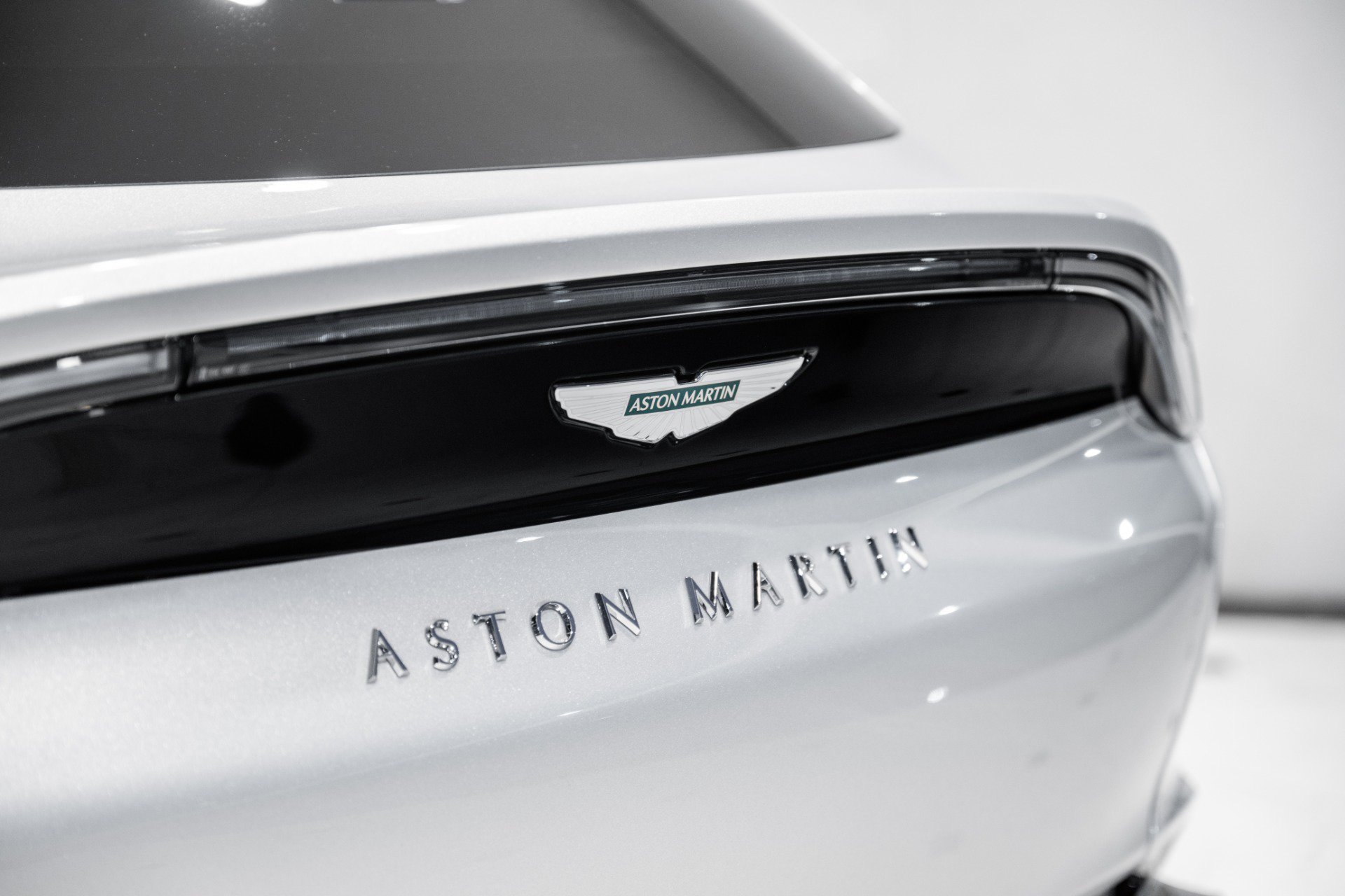 Used 2026 Aston Martin DBX S AWD/4WD image 8