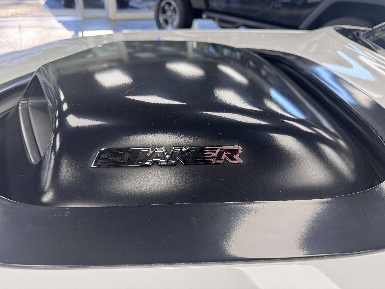 Used 2016 Dodge Challenger R/T Plus RWD image 9