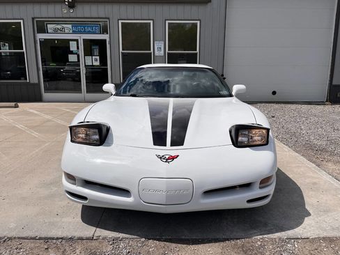 Used 1998 Chevrolet Corvette Coupe w/ Roof Pkg RWD image 3
