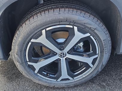 New 2026 Volkswagen Tiguan SE