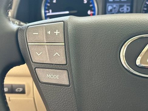 Used 2011 Lexus LX 570 4WD image 30