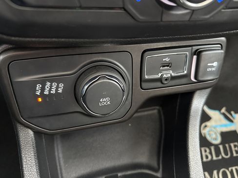 Used 2019 Jeep Renegade Limited w/ UConnect 8.4 Nav Group image 64