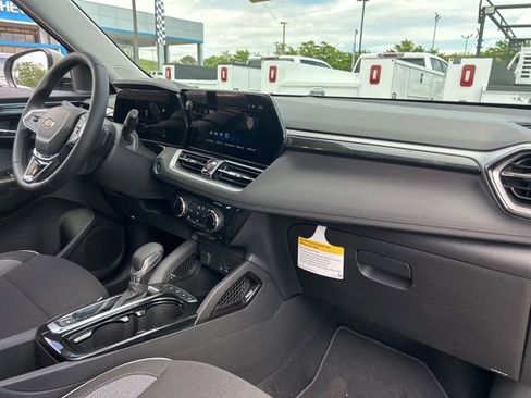 New 2026 Chevrolet TrailBlazer LT w/ LT Cold Weather Package FWD image 31