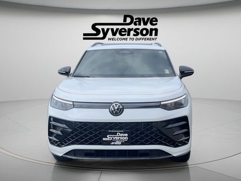 New 2026 Volkswagen Tiguan SE R-Line AWD/4WD image 8