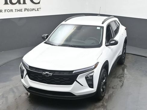 New 2026 Chevrolet Trax LT w/ Driver Confidence Package FWD image 24
