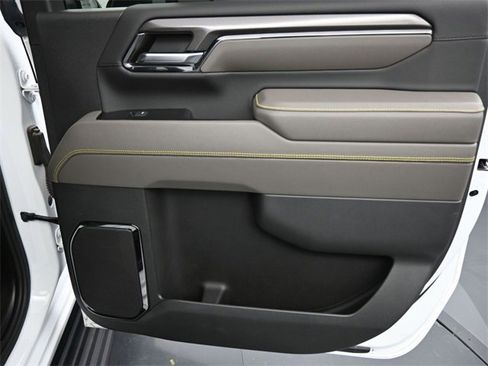 Used 2024 Chevrolet Silverado 2500 ZR2 w/ Technology Package image 13