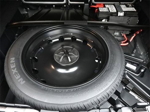 Used 2025 Mercedes-Benz GLC 300 image 25