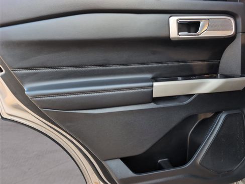 Used 2022 Ford Explorer Limited w/ Equipment Group 301A image 30