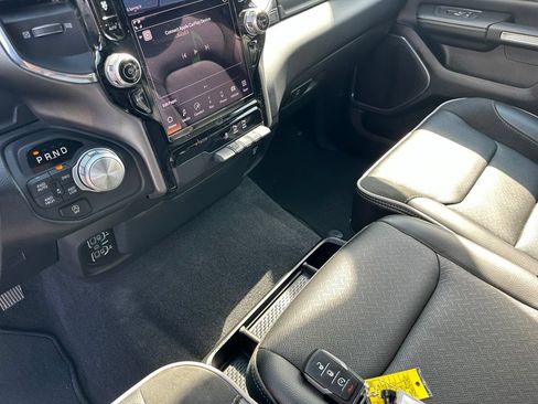 Used 2025 RAM 1500 Laramie AWD/4WD image 33