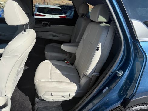 Used 2025 Kia Sorento EX w/ EX Panoramic Sunroof Package image 4