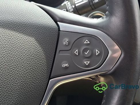 Used 2021 Chevrolet Traverse LT FWD image 23