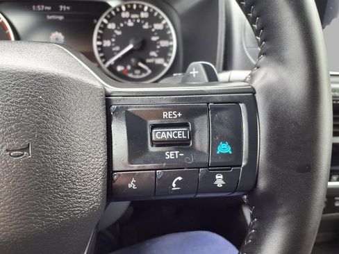 Used 2025 Nissan Rogue SV FWD image 14