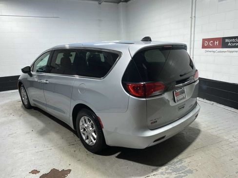 Used 2023 Chrysler Voyager LX FWD image 4