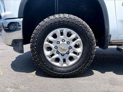 Used 2023 Chevrolet Silverado 2500 LT w/ Convenience Package AWD/4WD image 2