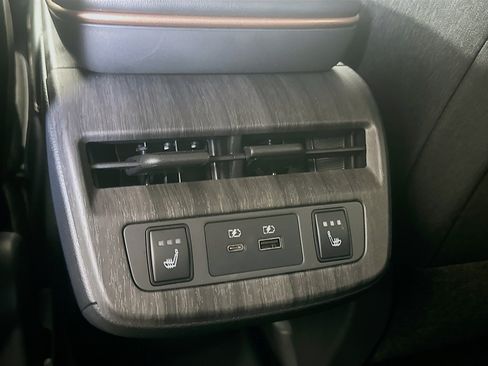 Used 2023 Nissan Ariya FWD image 27
