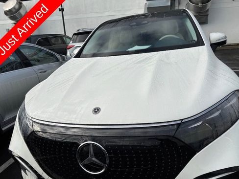 Used 2023 Mercedes-Benz EQS 580 4MATIC SUV image 2